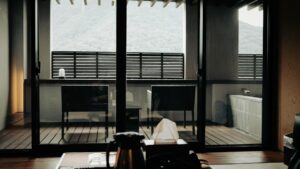 活ガニとかにすき鍋を楽しめる温泉旅館の予約が取りやすい時期はいつ？