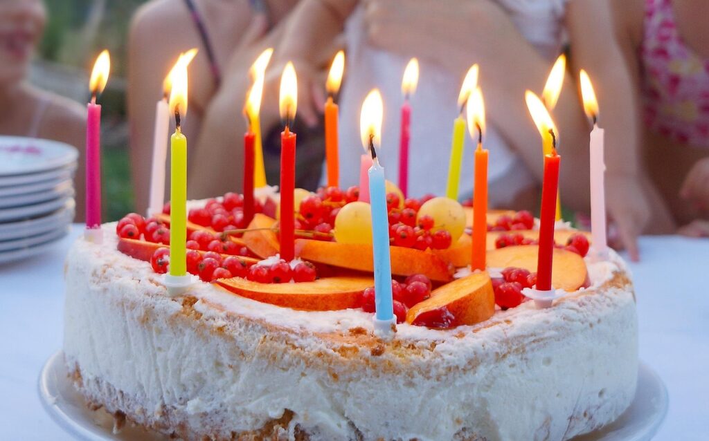 活ガニとかにすき鍋を楽しめる温泉旅館で誕生日ケーキの手配はどうする？